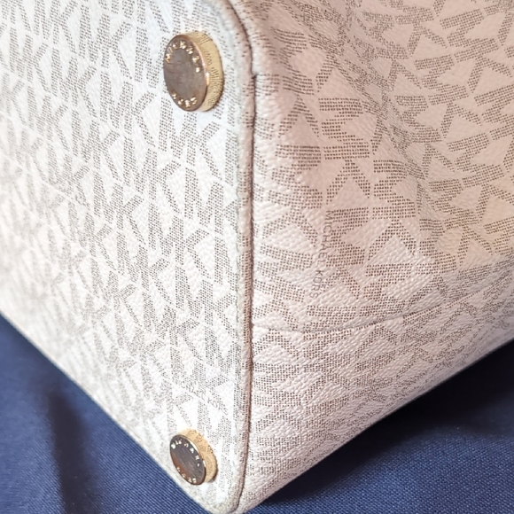 Michael Kors Cream and Brown Tote Bag with Signature Charm - Picture 13 of 17